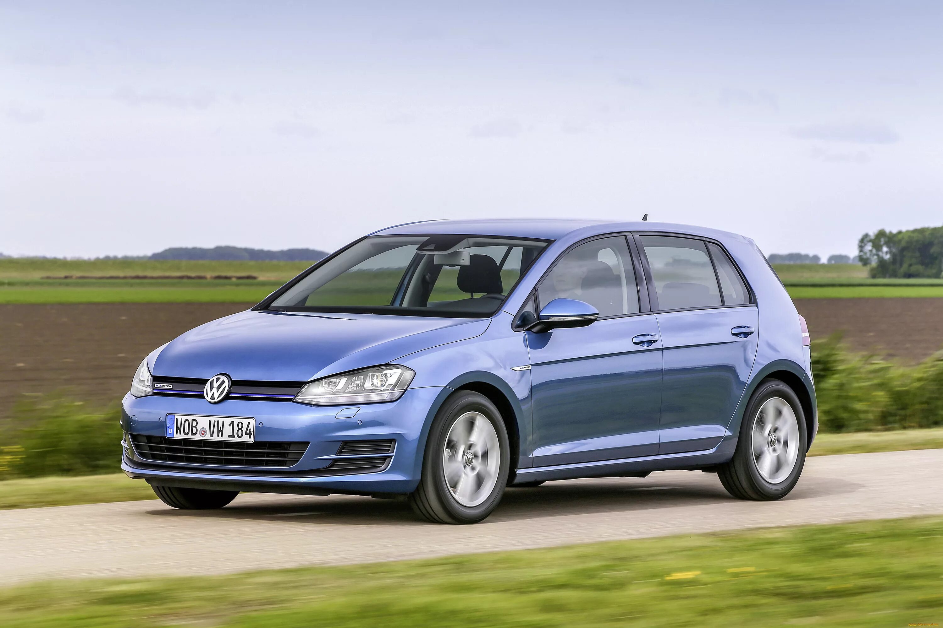 Выбрать volkswagen. Фольксваген гольф ТСИ. Volkswagen Golf BLUEMOTION. Фольксваген гольф 1. Фольксваген 1.0.