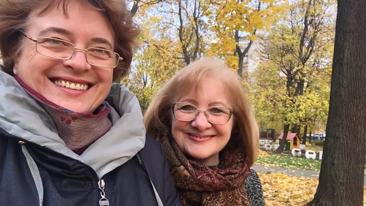 Тетя люба саранча. Влог саранча последнее. Канал надежды пани. Пани ютуб. Канал надежды пани.