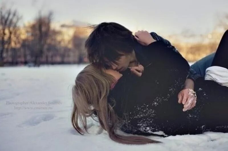 Пара подростков зимой. Парень и девушка. Парочка подростков без лица. Парень с девушкой без лица. Парни живущие без девушек.