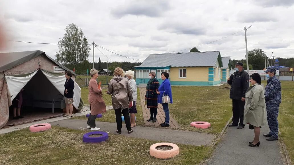 Родничок тавда. Лагерь Родничок Тавда. Паченка Нижнетавдинский район лагерь. Загородный лагерь Родничок. Палатки лагерь Родничок Тавда.