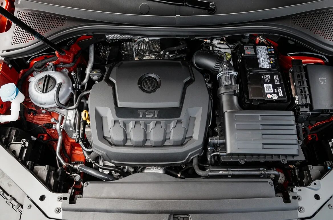 Volkswagen Tiguan 2020 мотор. VW Tiguan 2018 под капотом. Volkswagen Tiguan, 2018 под капотом. Двигатель VW 180сил gen3.