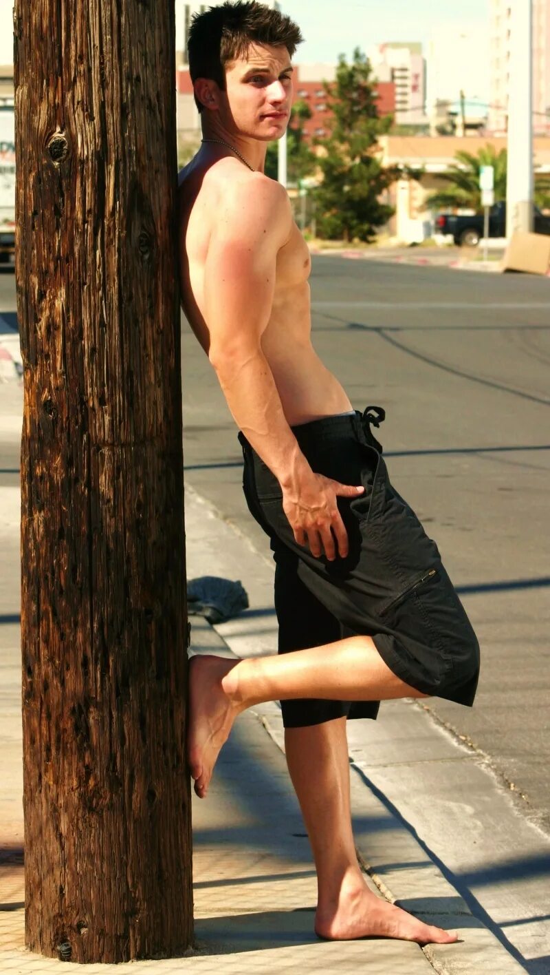 Шатунов босиком. Алексей лемижанский босиком. Шатунов босиком. Дом юрия шатунова в германии фото. Юрий шатунов.