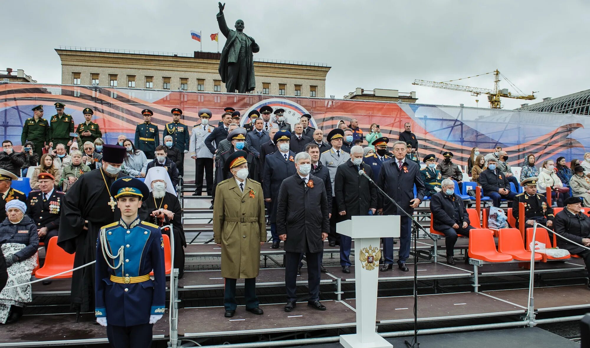 Парад 9 мая Воронеж. Площадь Ленина Воронеж парад. Парад Победы Воронеж горком. Торжественное празднование дня Победы.