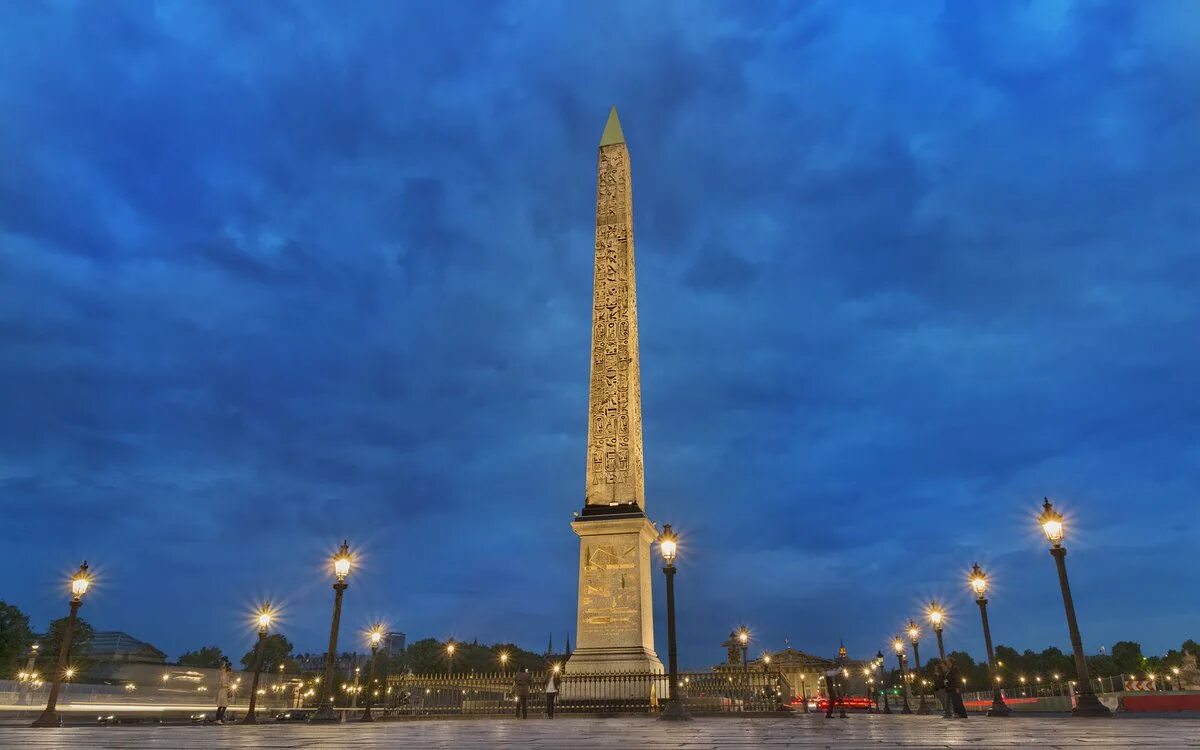 Обелиск обзор. Обелиск в париже. luxor obelisk. париж бирюзовый обелиск. obelisk de louxor.