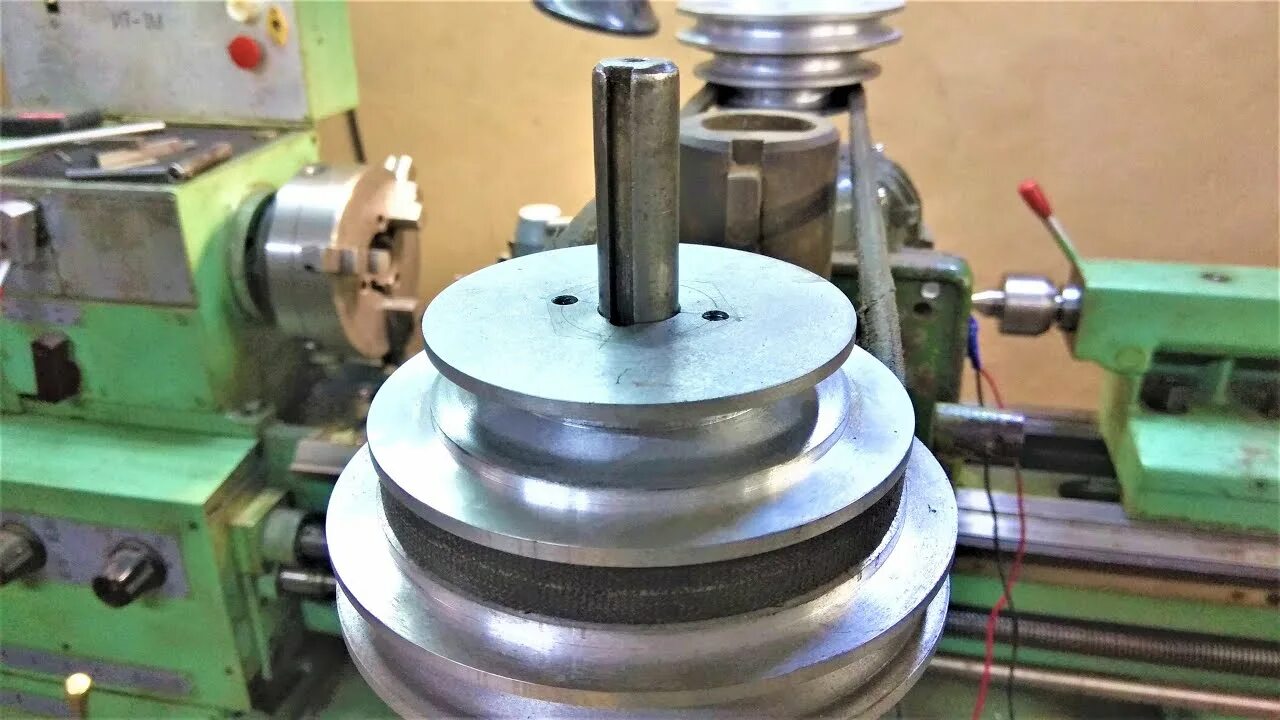 Шкив 1к62. Шкив на токарном станке. Выточить шкив на токарном станке. Выточить шкив клиновой. Шкив 16к20 поликлиновой.