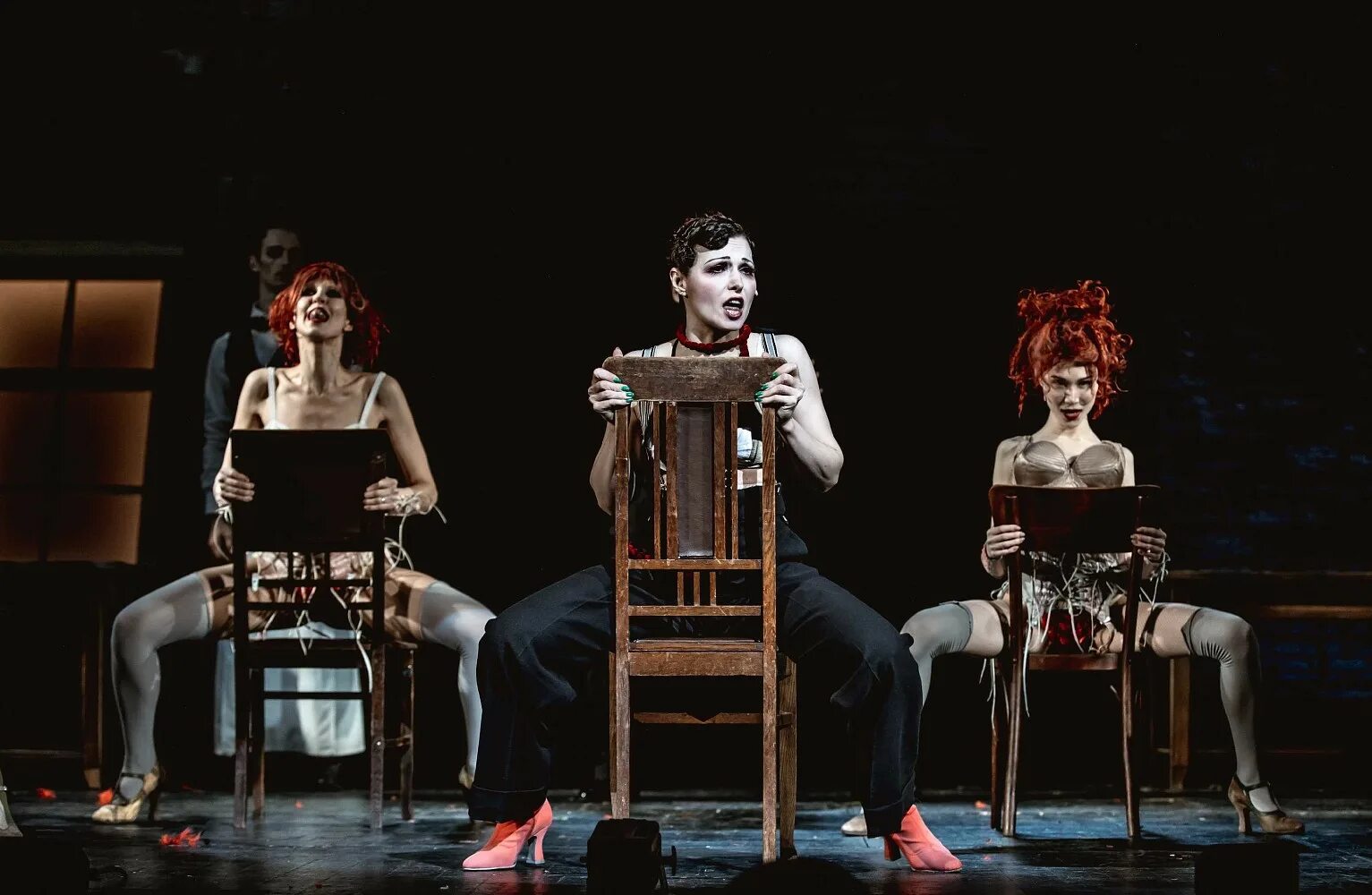 Театр наций спектакли. Кабаре театр наций урсуляк. Театр наций январь. Мхт чехова женитьба. Денис суханов кабаре.