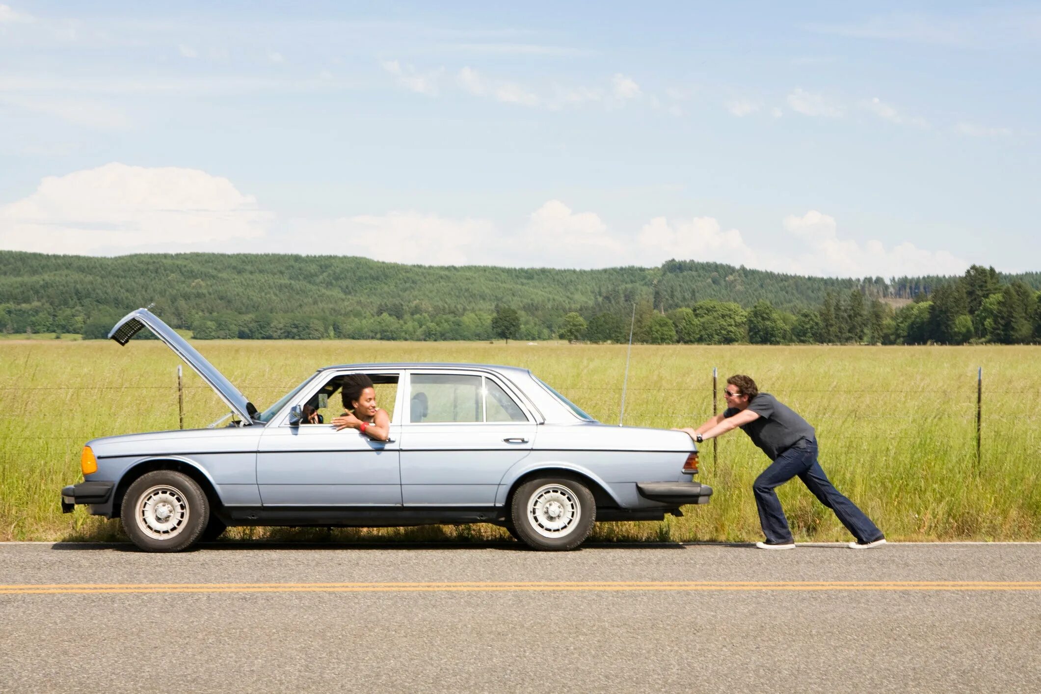 Break на автомобиле. Машина down. Broken down car. Машины на службе человека.