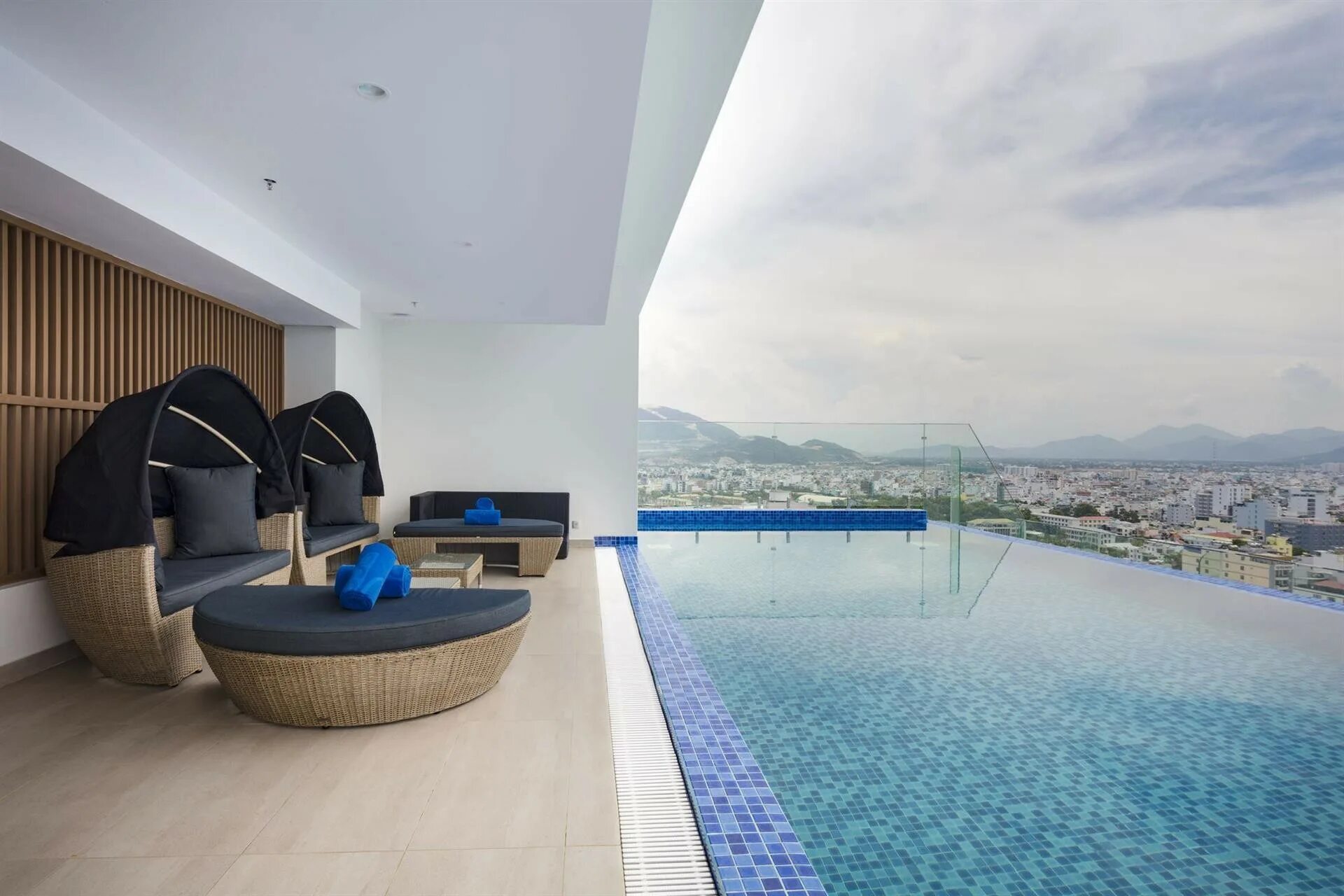 Nha trang 4 нячанг. Nagar hotel nha trang 4 нячанг. lemore вьетнам нячанг. гостиница нагар в нячанге. вьетнам море бассейн.