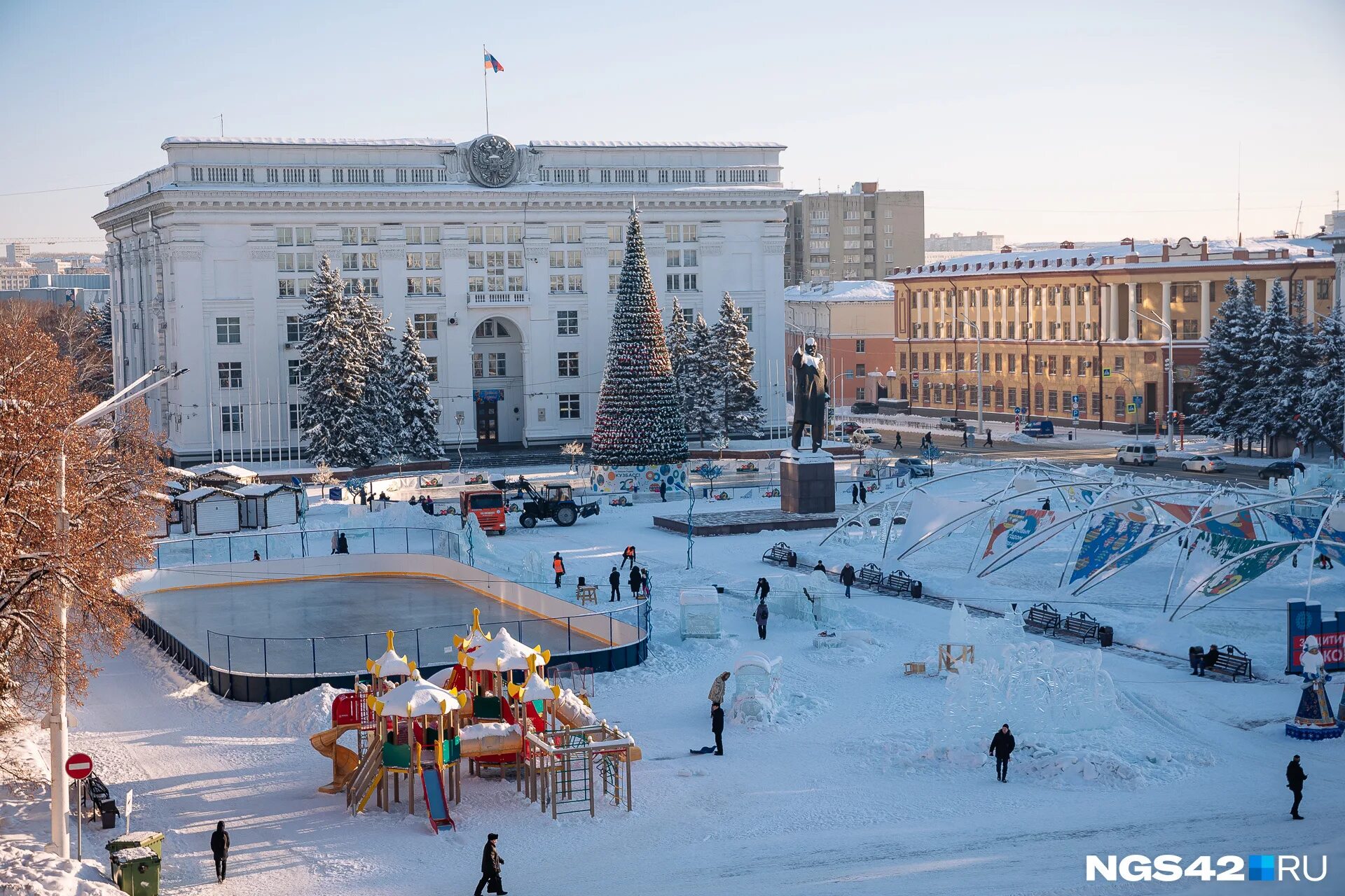 кемерово центр города 2022. елка кемерово на площади. новогодний кемерово 2023. прогноз погоды на декабрь 2022 года. погода.