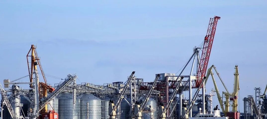 Химическая промышленность эстонии. Заводы латвии. Балтийская электростанция нарва. Латвия завод. Металлургический завод латвия.