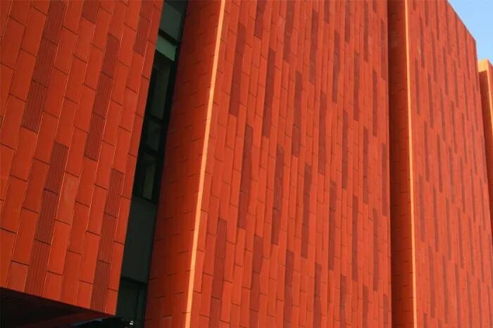 Вентилированный фасад терракота. Терракота плитка фасадная. Терракотовый фасад. Терракотовый фасад. Терракотовый фасад.