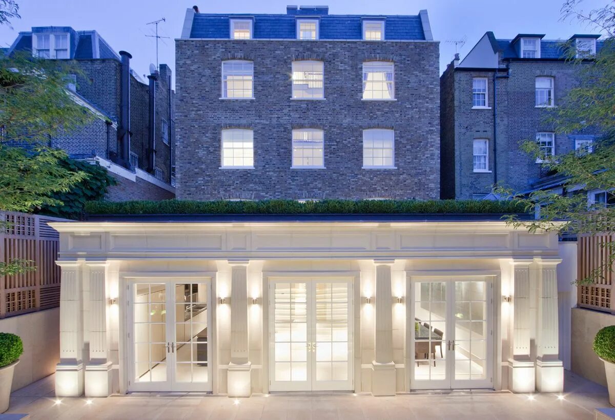Пристройка к зданию. Брик хаус англия. Дом в лондоне. Таунхаус англия викторианский стиль. Застройка в пригородах лондона фото.