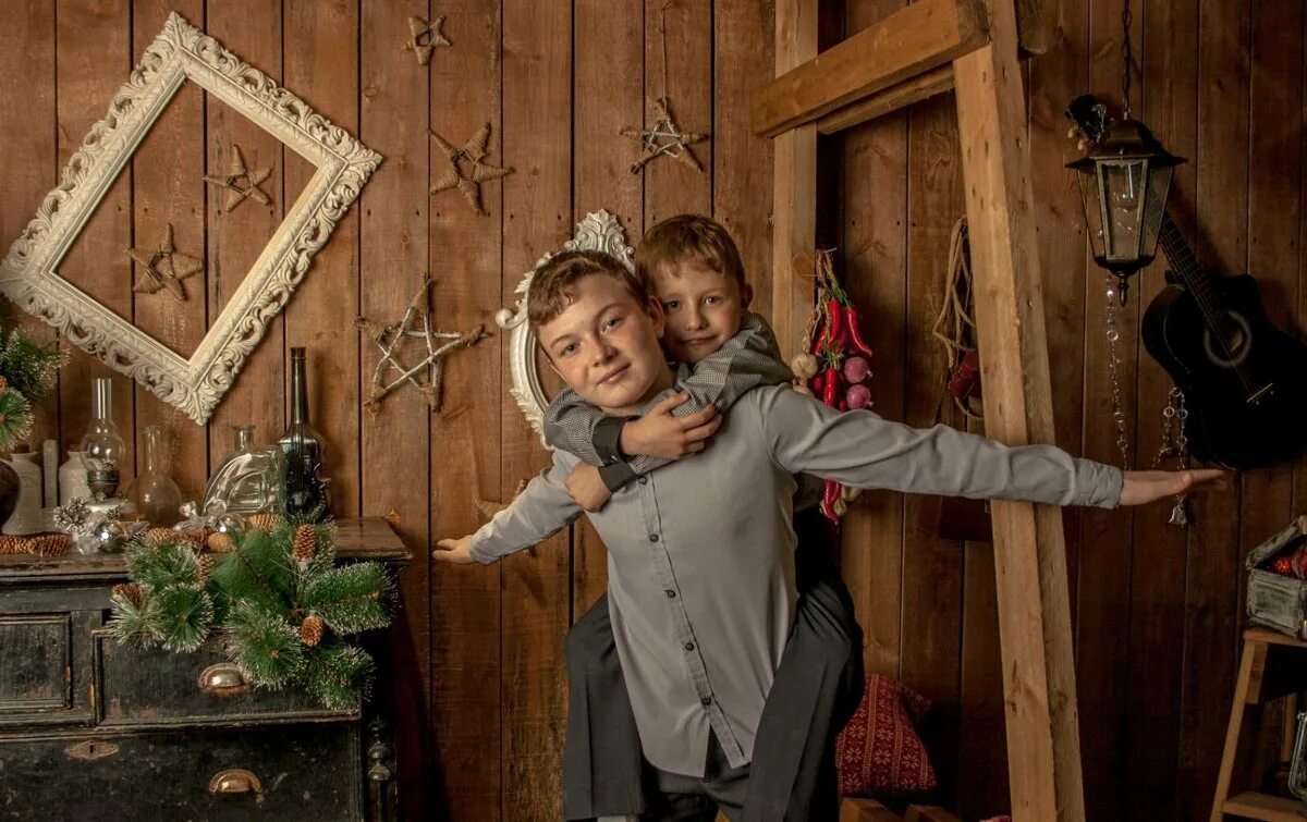 новый брат. новый брат. старшие и младшие дети. новогодняя фотосессия брат и сестра дети. новый брат.