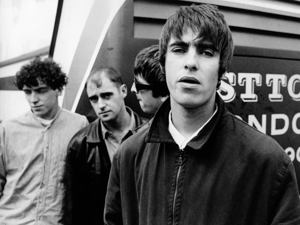 Liam gallagher vinyl. Oasis группа 1997. Обои oasis цветы в интерьере. Oasis wall. Oasis wall.