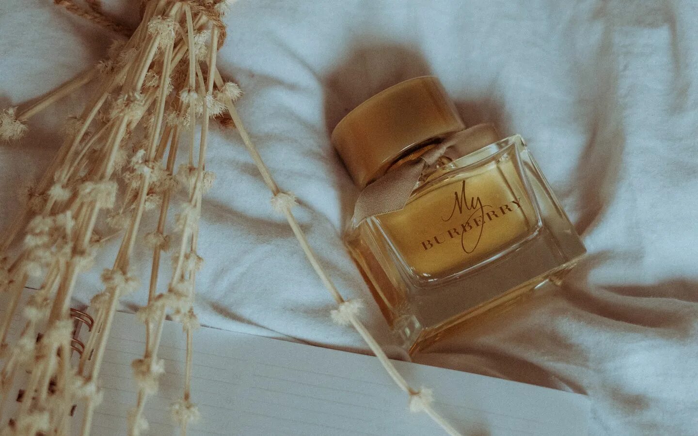 Встретимся духи. Духи aesthetic. эстетика духов. туалетная вода эстетика.