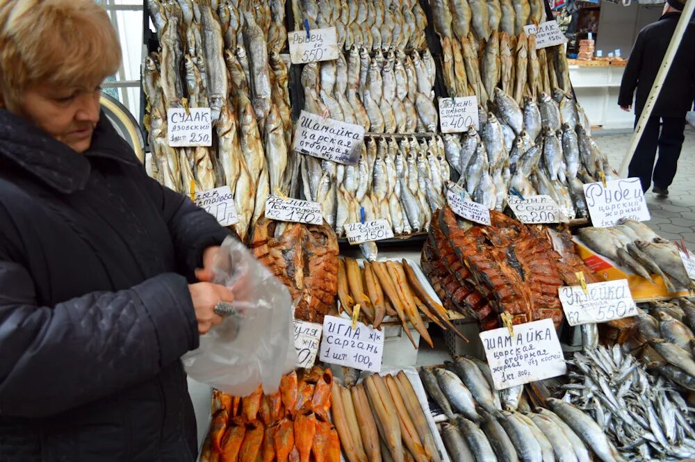 Анапа рыбный рынок. Рыба в Анапе на рынке. Рыбный рыбок Калининград. Рыба на рынке.