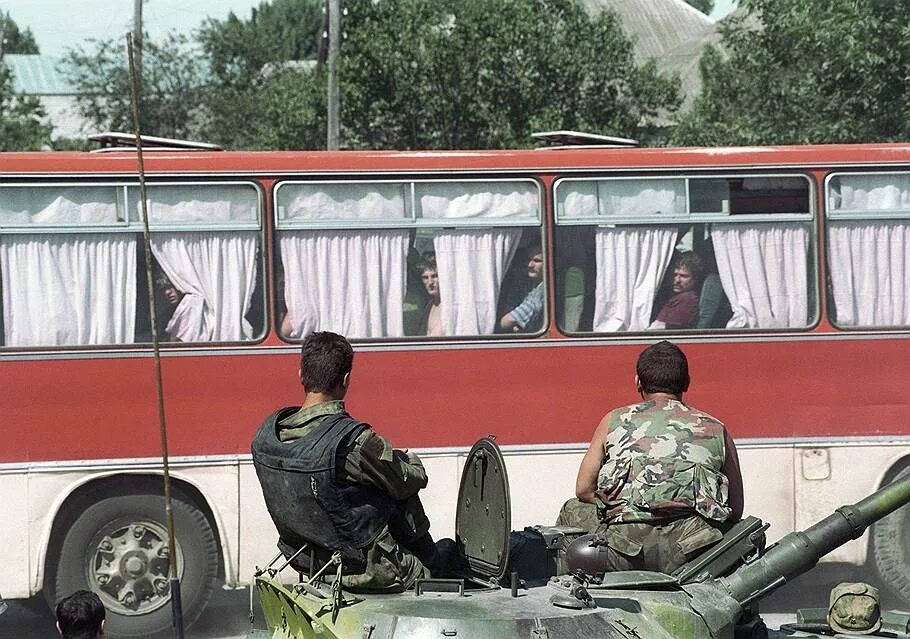 Приезд террористов. Буденновске теракт в Буденновске 1995. Теракт в буденовске1995,.