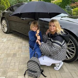 Сколько лет маме рудковской