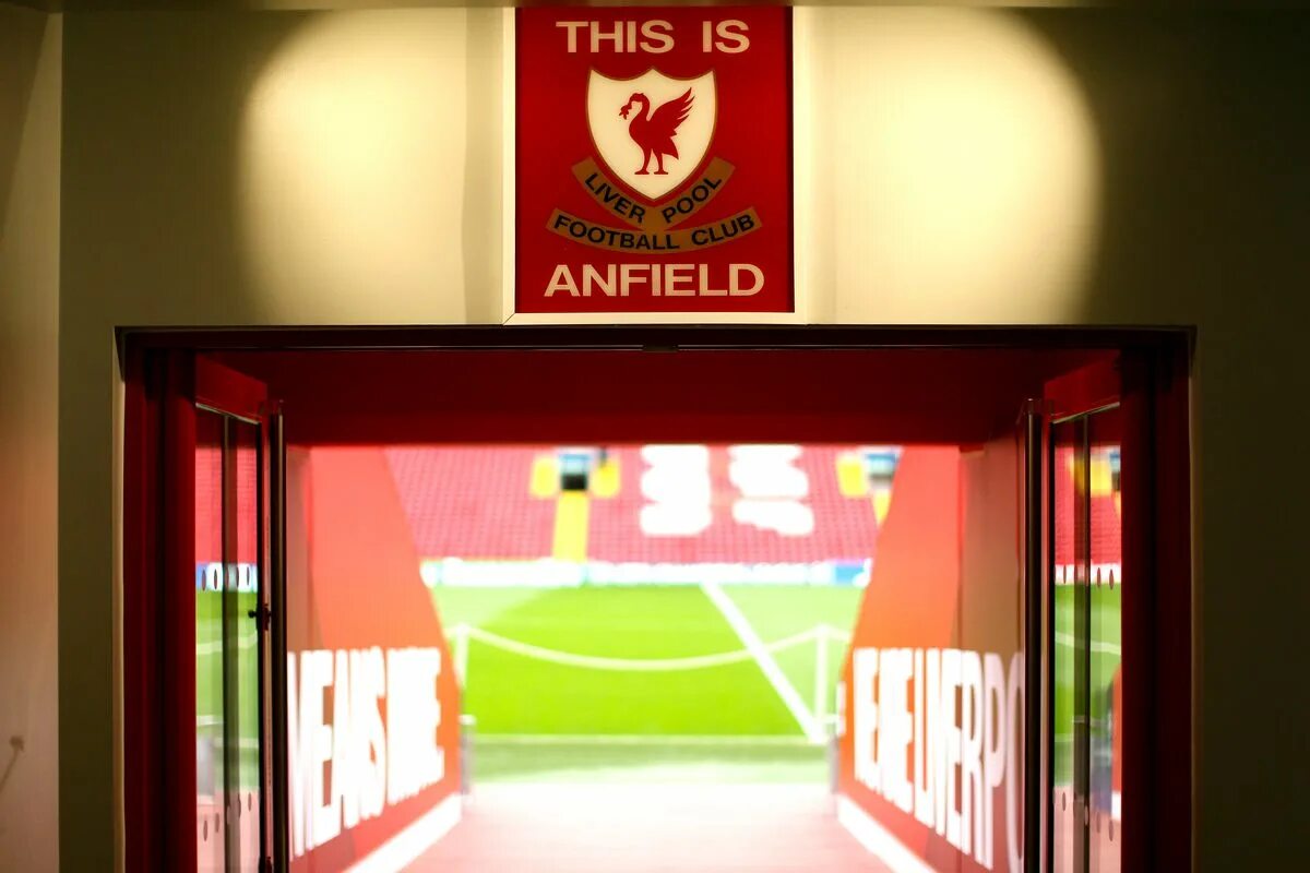 Выход на стадион. Стадион Энфилд Ливерпуль. Стадион Ливерпуля this is Anfield. Ливерпуль табличка на Энфилде. Ливерпуль Энфилд роуд.