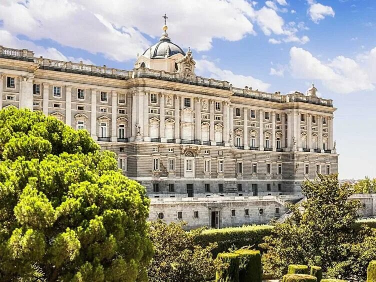 File:Palacio Real (Madrid) 07.jpg - Wikipedia
