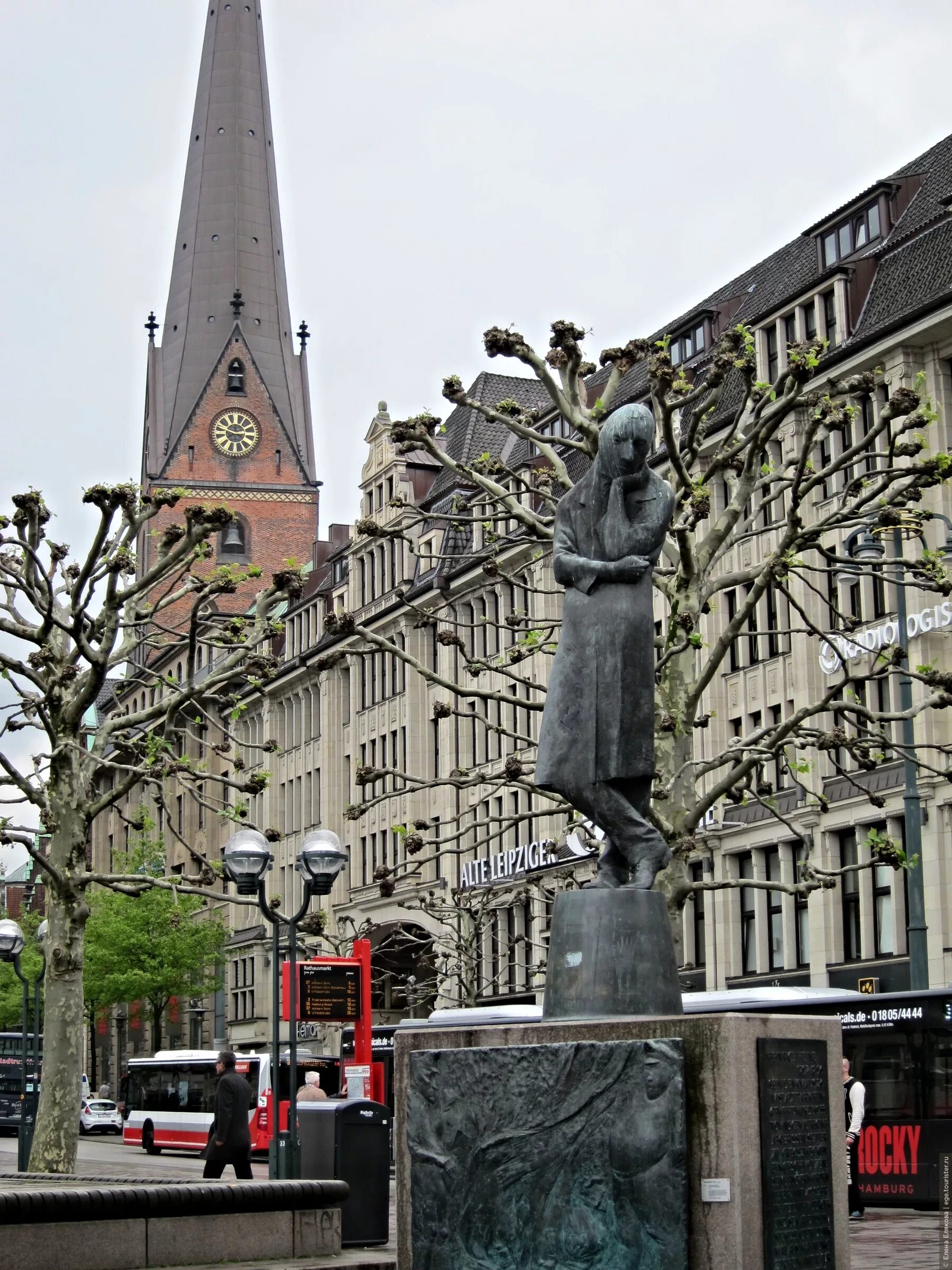 гамбург памятники. гамбург статуя. судьба гамбург скульптура. гамбург фото достопримечательности. германия гамбург памятники.