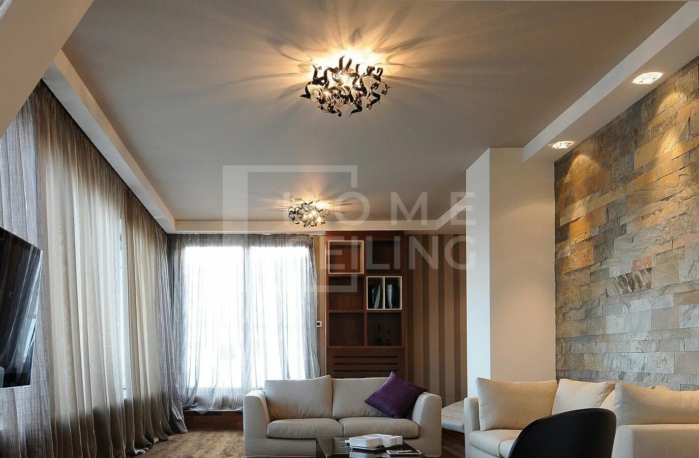 Белый натяжной потолок в интерьере. Люстра евросвет soul 90098/6. Точечное освещение в гостиной. Сатиновый натяжной потолок в интерьере. Матовый натяжной потолок в интерьере.