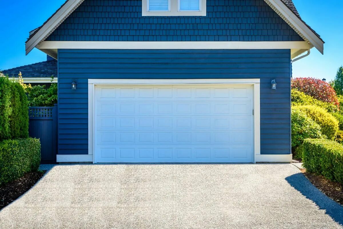 Гаражи греции. Гараж. Цвет ворот гаража. Красивый гараж. Синий гараж.