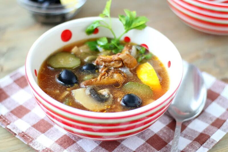 солянка с солеными грибами рецепт. солянка грибная белорусская. солянка с сушёными грибами. солянка с солеными грибами рецепт. грибная солянка суп.