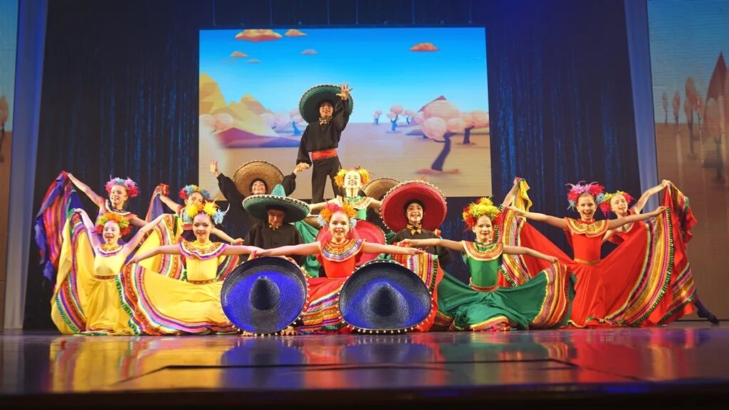 2022. марков кирилл саидович акробат. калинов мост фото с концерта клуб визар нижний новгород 2009. инструментальный коллектив двое. концерты 25 декабря.