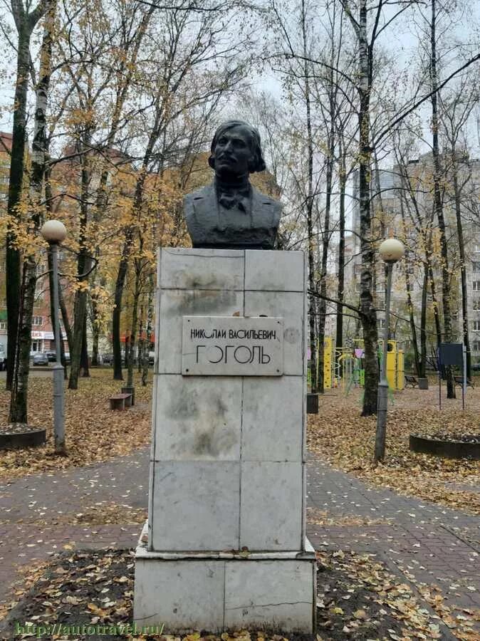 Гоголь череповец. Памятник гоголю в череповце. сквер гоголя череповец. парк гоголя череповец. памятник н. в. гоголю.