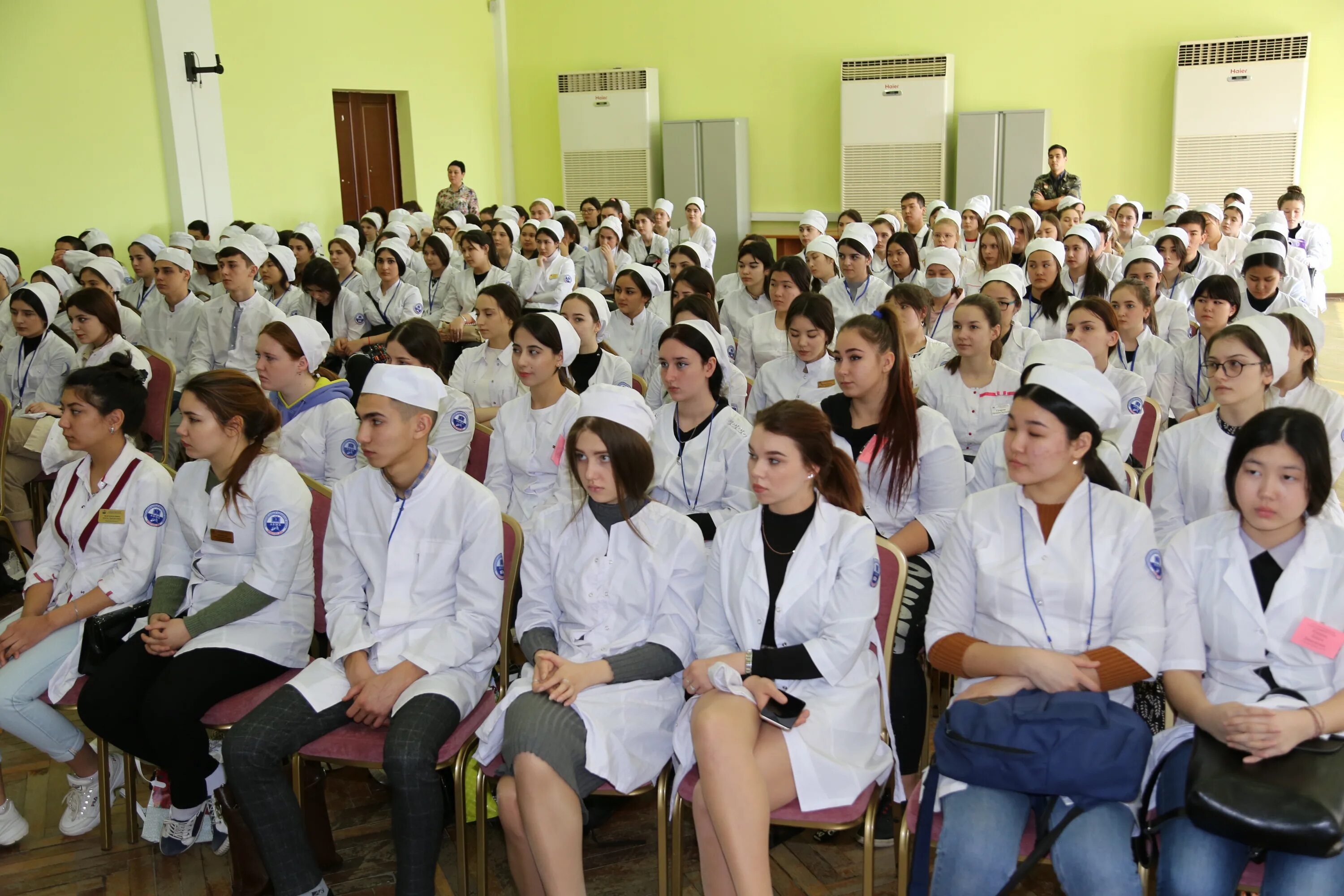 Преподаватели абмк астрахань. Медколледж астрахань. Астраханский медицинский колледж астрахань. Абмк астрахань здание. Мед колледж иваново любимова.