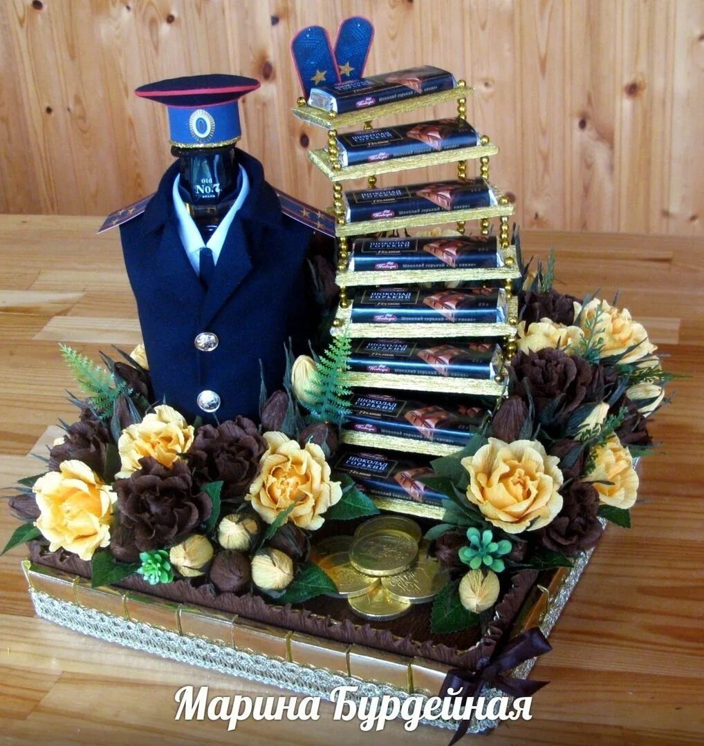 Сувенир погон майор вс змеевик. Бутылка в военной форме. Сувенирные погоны подполковник. Подарок подполковнику. Подарок подполковнику.