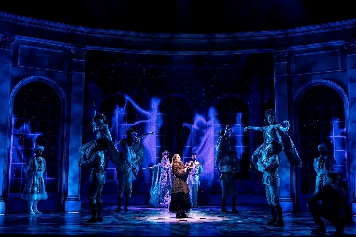 Алый первоцвет мюзикл. Мюзикл-ревю «мир диснея». Перфомансы в театрах. Barbican театр. Анастасия 2017 бродвей.