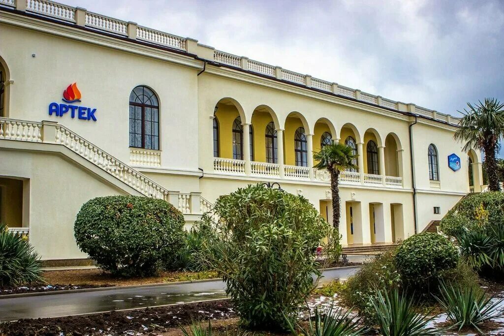 корпуса лазурного лагеря артек. корпуса лазурного лагеря артек. артек лазурный лагерь красная дача. корпус лазурного. артек лазурный столовая.