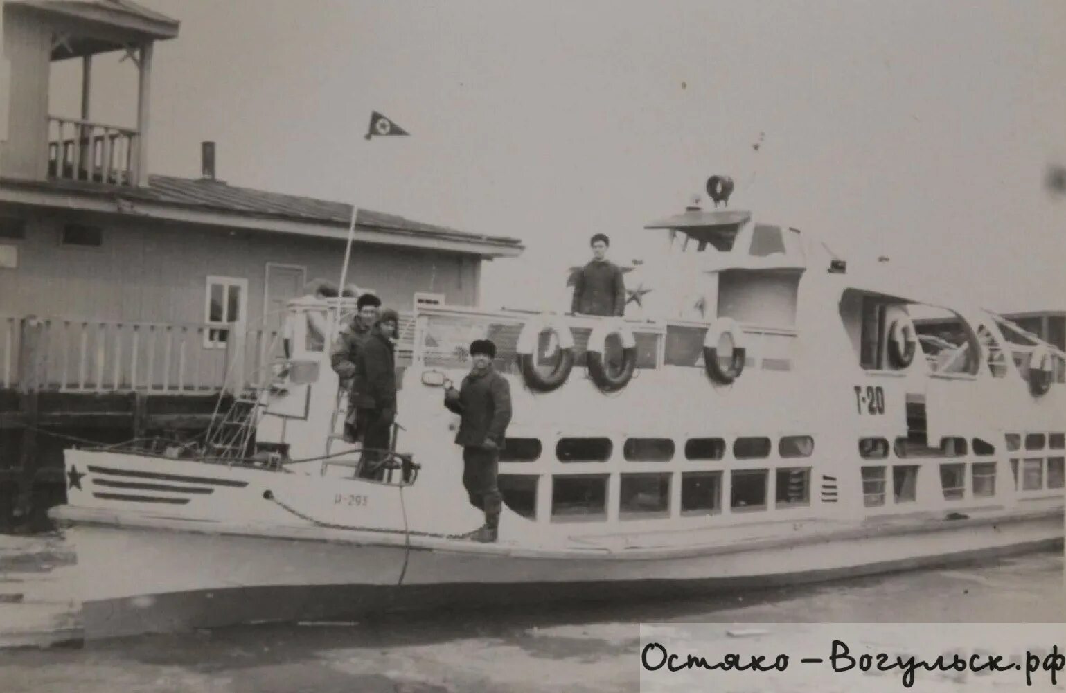 Пароход беленький беленький. Жестокий романс фильм пароход. Пароход рассвет серый. Колесный пароход скрябин. Теплоход белый беленький.