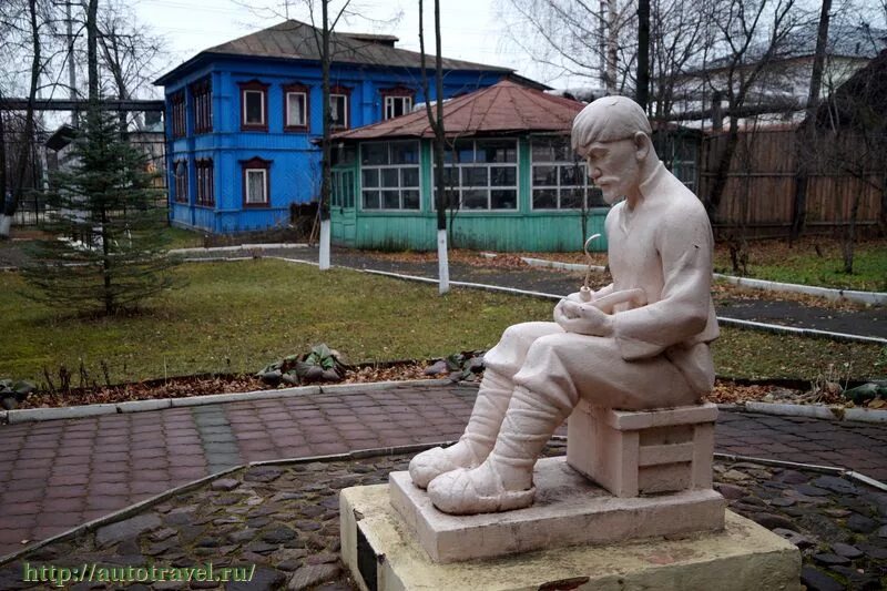 Сайт семенов нижегородской области. Памятники Семенова Нижегородской области. Памятник Семену ложкарю в Семенове. Достопримечательности г Семенов Нижегородской обл.