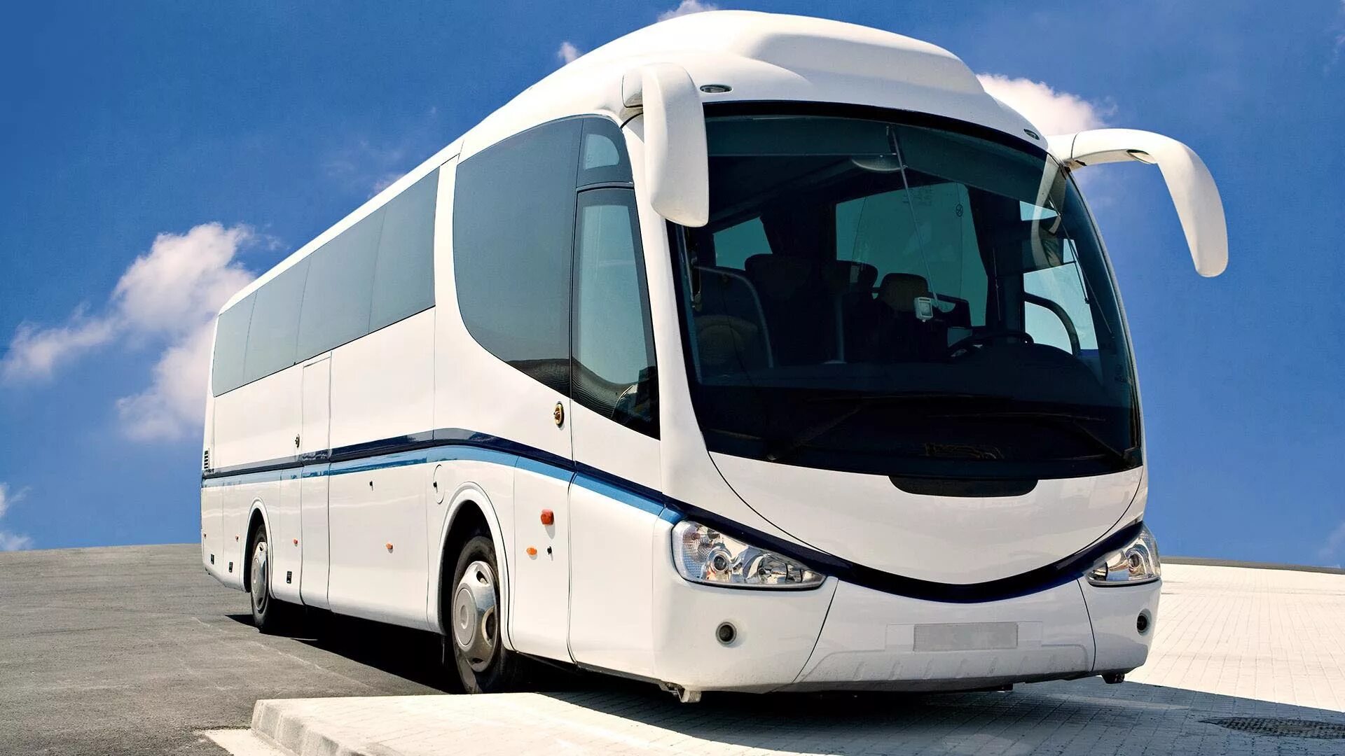 Международные перевозки автобусом. Yutong zk6938hb9. Volvo Bus 2021. Ютонг микроавтобус. Современные автобусы.