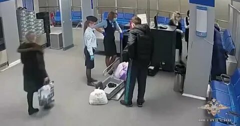 Не выпустили в аэропорту
