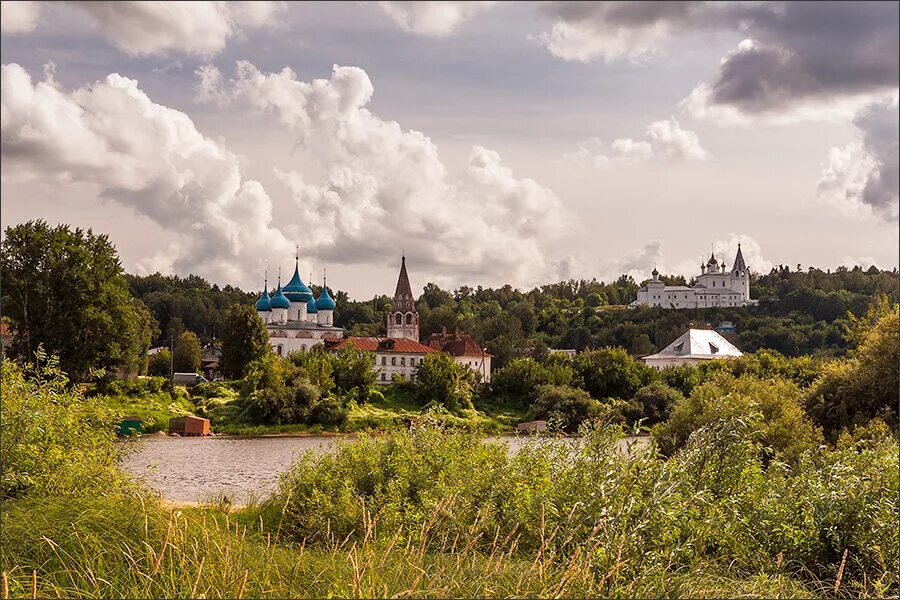 Храмы псково-печерского монастыря осенью. Трасса муром гороховец. Гороховец достопримечательности набережная. Мстера клязьма. Гороховец достопримечательности набережная.