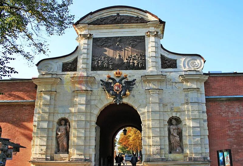 Главные ворота петропавловской крепости. Главные ворота. Главные ворота это. Порта сан-джованни аврелианская стена рим. Мененские ворота бельгия.