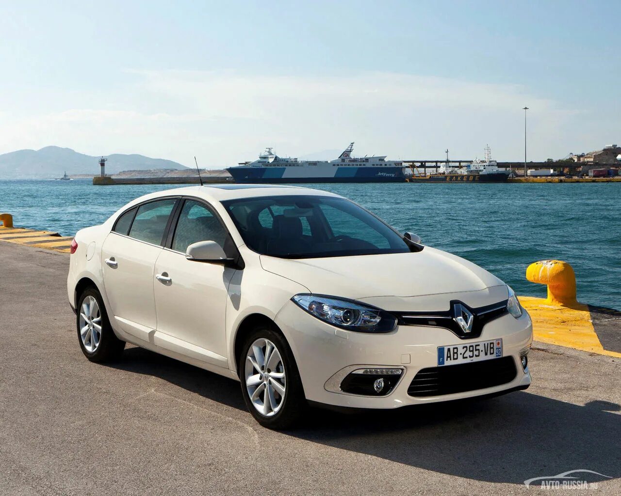 Renault флюенс. Рено Флюенс. Рено Флюенс седан. Renault Fluence 1. Renault Fluence 2015.