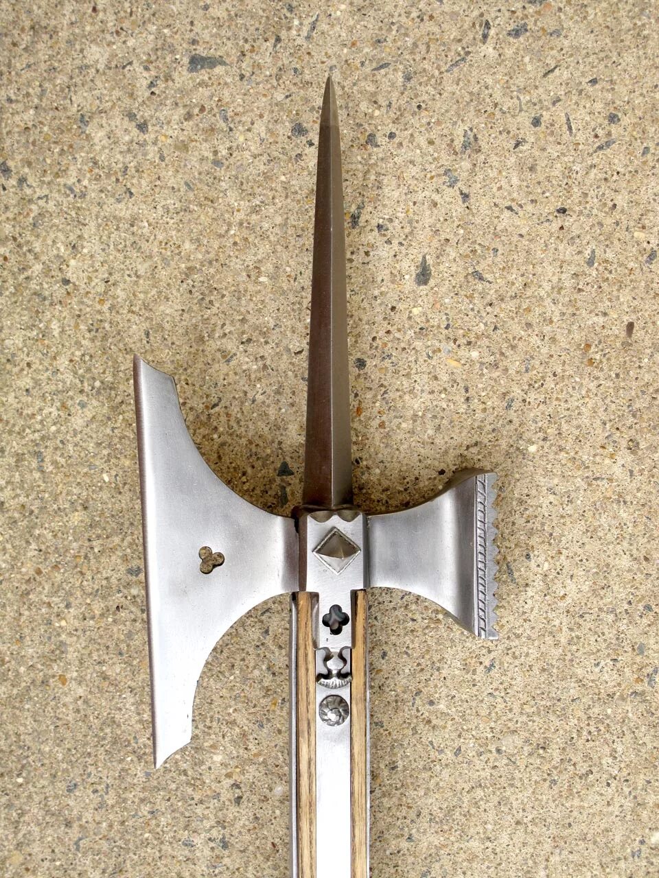 Сталгримовая секира. Боевой чекан клевец. Моргенштерн холодное оружие. Меч фростморн. Копье молот.