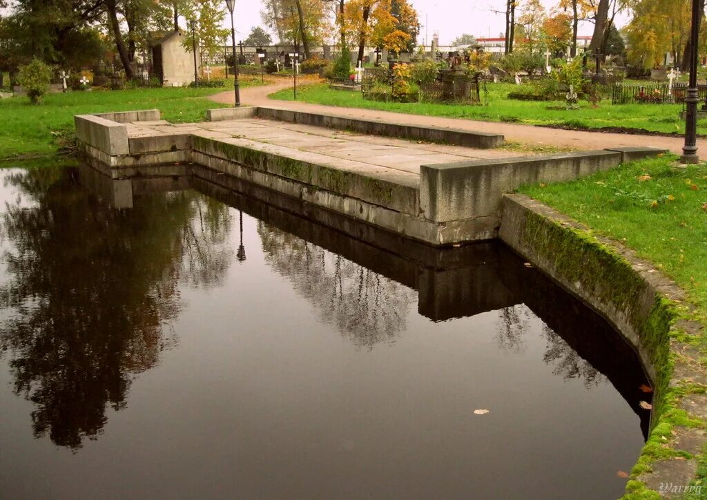 Пискаревский парк в санкт-петербурге. Пруд кладбище. Кладбище клиновое бахмутский район. Пруд кладбище. Перловское кладбище мытищи.