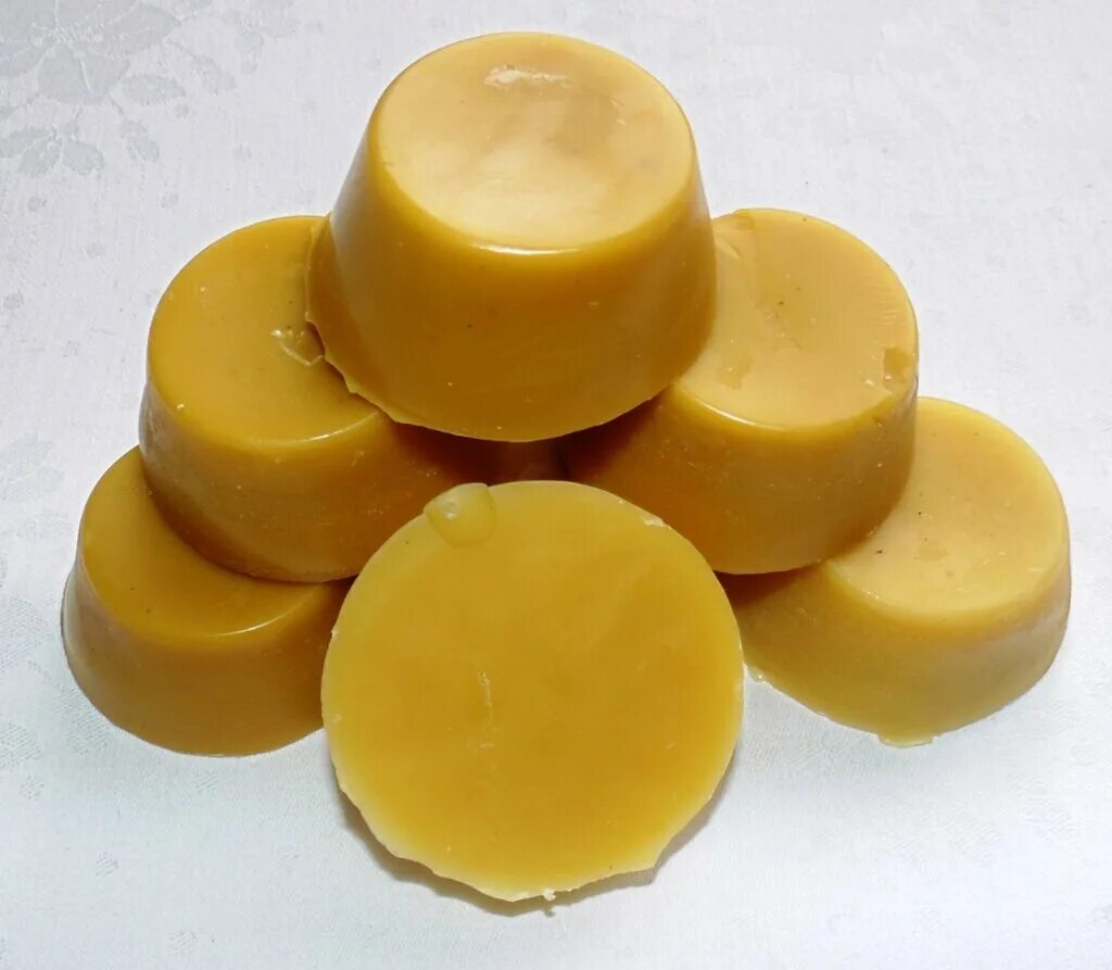 Воск пасечный. Воск пчелиный 1кг. Природный воск. Воск пчелиный 1 кг весовой. Воск пчелиный колотый.