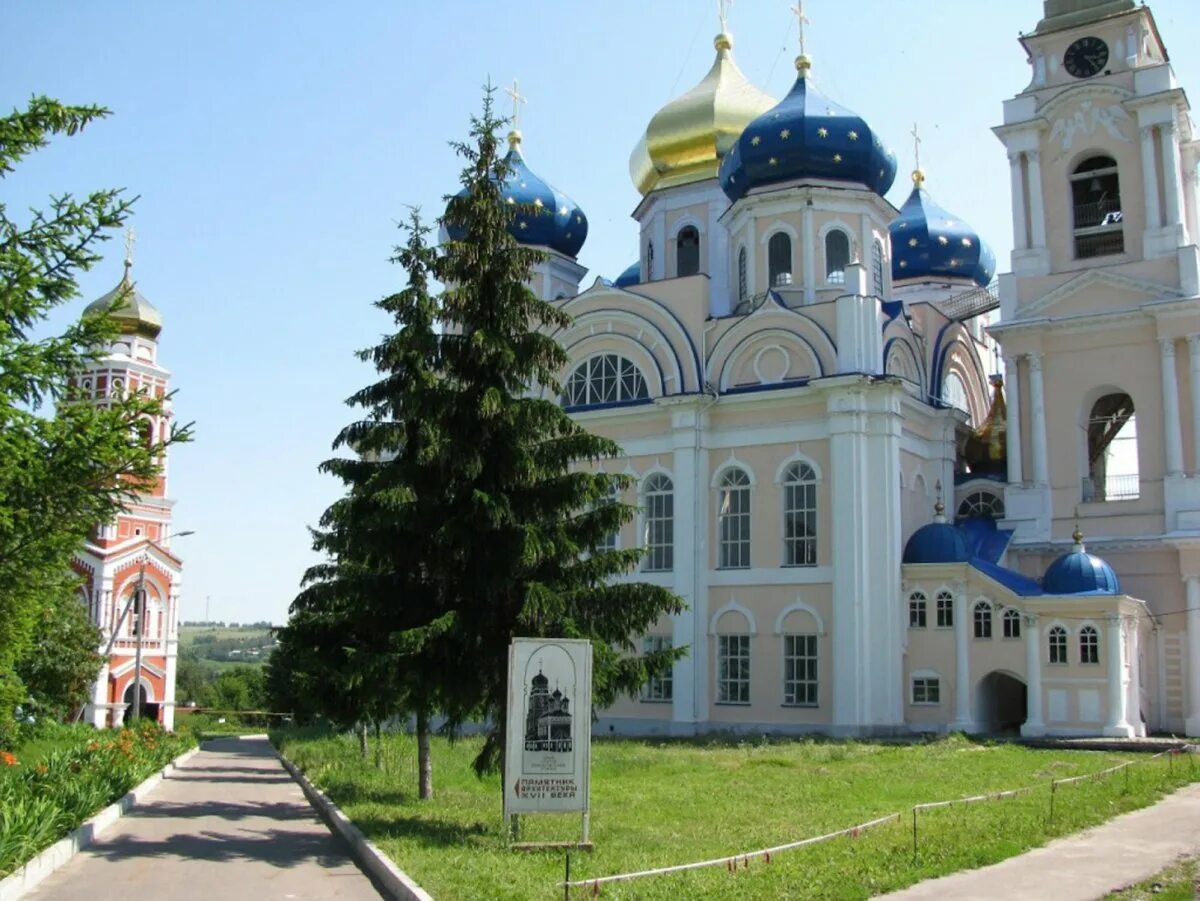 Орловская область города. Спасо-Преображенский собор Болхов. Болхов Преображенский собор. Спасо-Преображенский собор Болхов Орловской области. Спасо Преображенская Церковь Болхов.