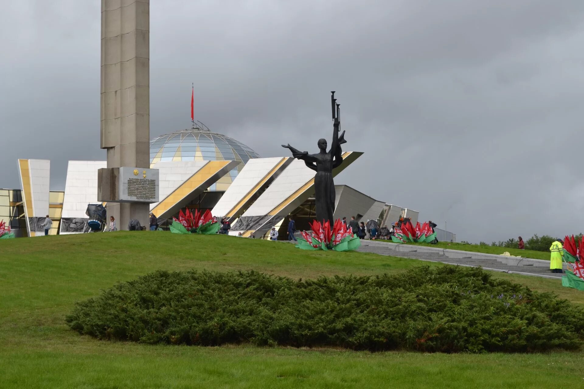 обелиск на площади победы в минске. обелиск минску. минск город герой мемориал. обелиск минску.