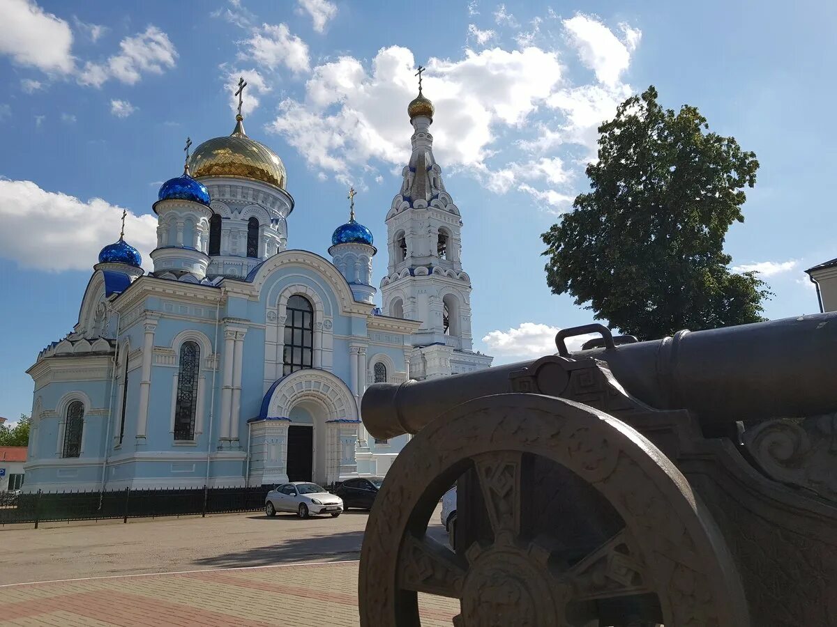 Малоярославец центр города. Монумент славы малоярославец. Малоярославец 5 калужская область. Малоярославец калужская область. Малоярославец город.