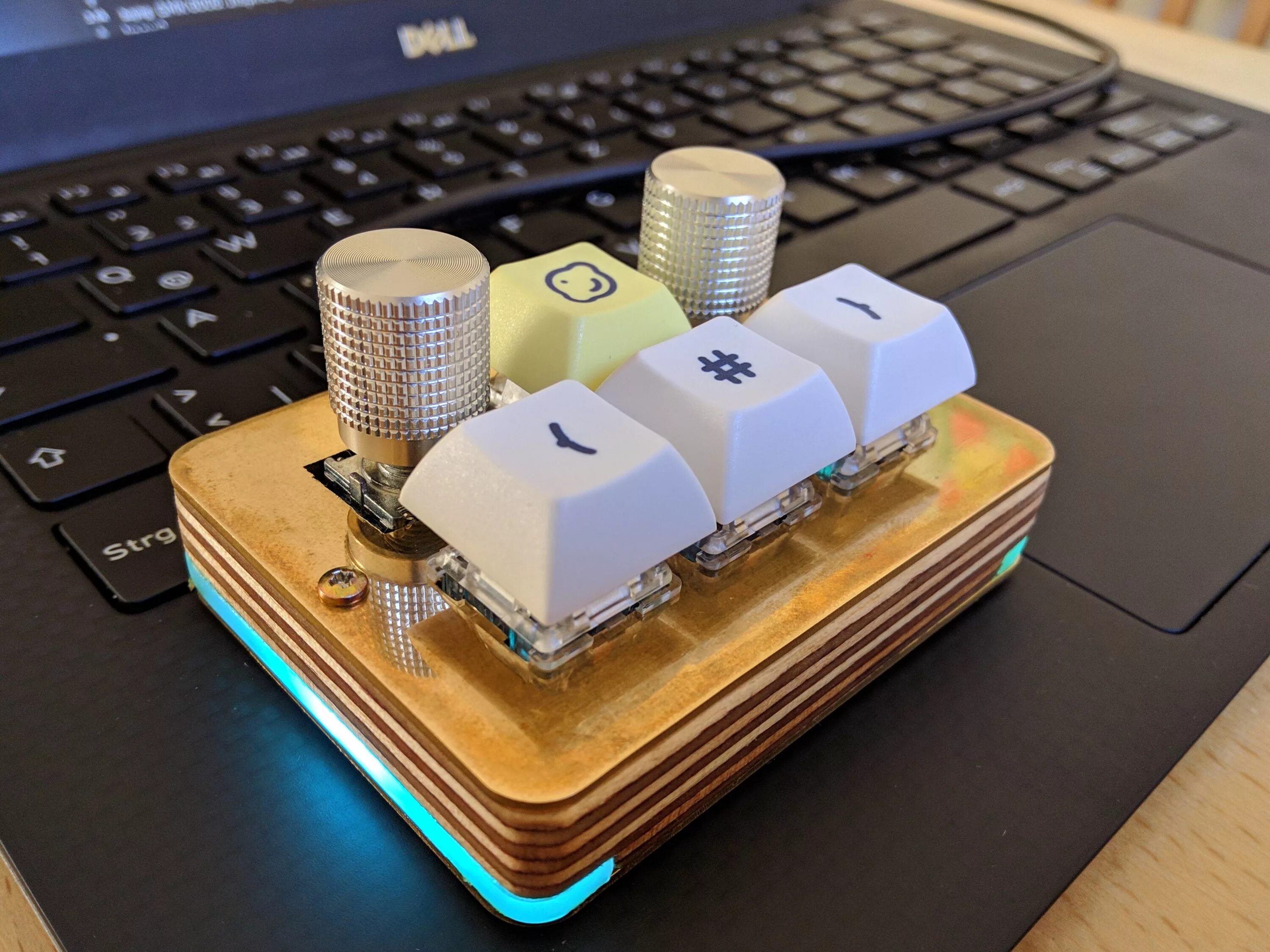 Pad v8. Diy клавиатура. упаковка клавиатуры. diy пк в клавиатуре. macropad.