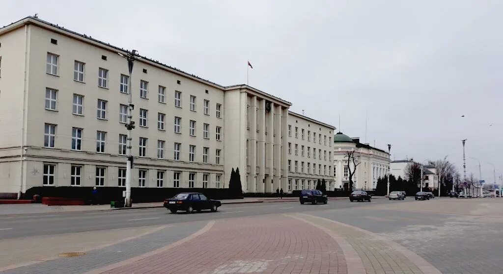 Брестский исполком. Брестский исполнительный комитет здание. Отдел культуры брестского горисполкома. Могилевский облисполком здание. Упи гую брестского облисполкома.