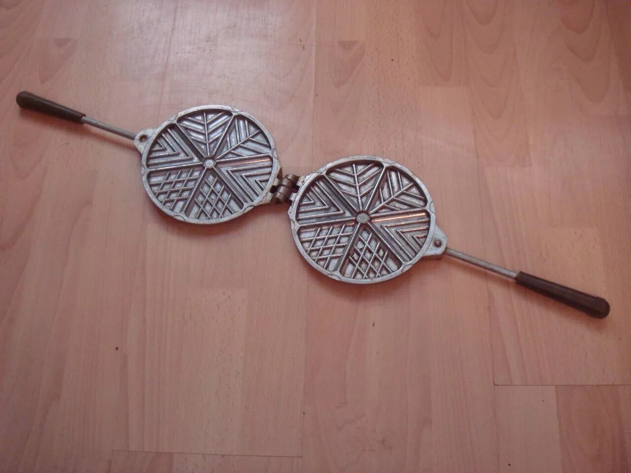 Вафельница механическая mallony wafel mal-02wf,. Matt вафельница 120308. Вафельница орешница ссср. Орешница kukmara. Вафельница-орешница ассорти ibr045.